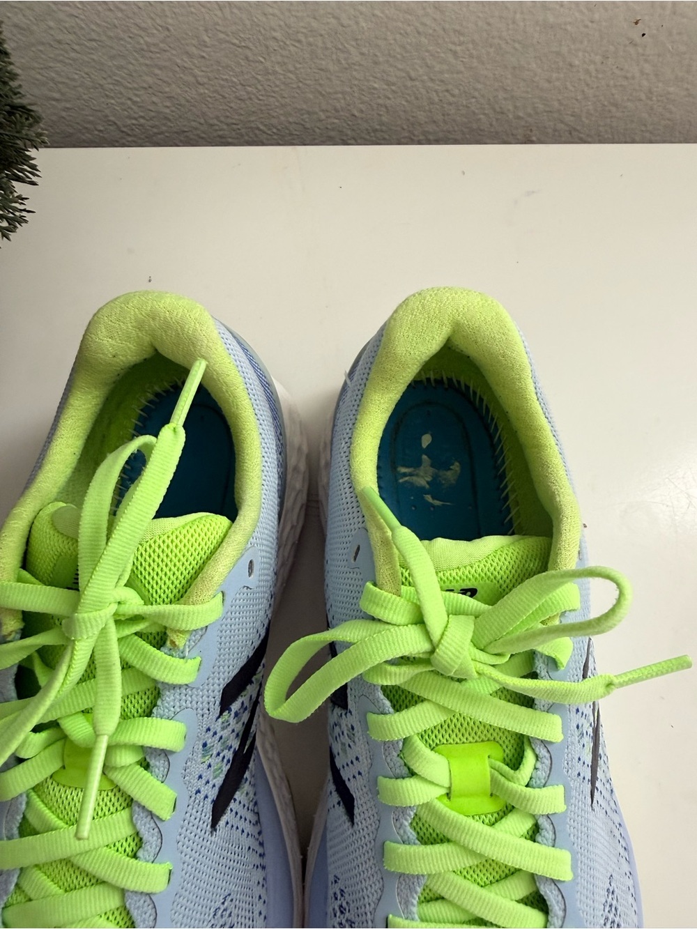 New Balance 880v10 women size 8 Light Blue and Neon Green Women's Athletic Shoes - Picture 3 of 8